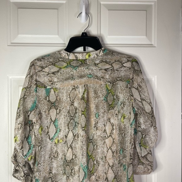 Covington essentials animal print‎ button down blouse. - Picture 5 of 6